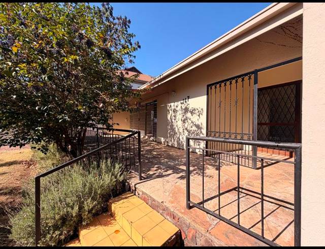 3 BEDROOM PROPERTY TO RENT IN ALPHEN PARK